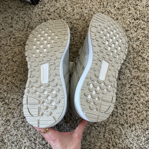 NWT Women’s 8.5 Adidas Ultimashow FX3638 Grey Running Shoes - Picture 5 of 7